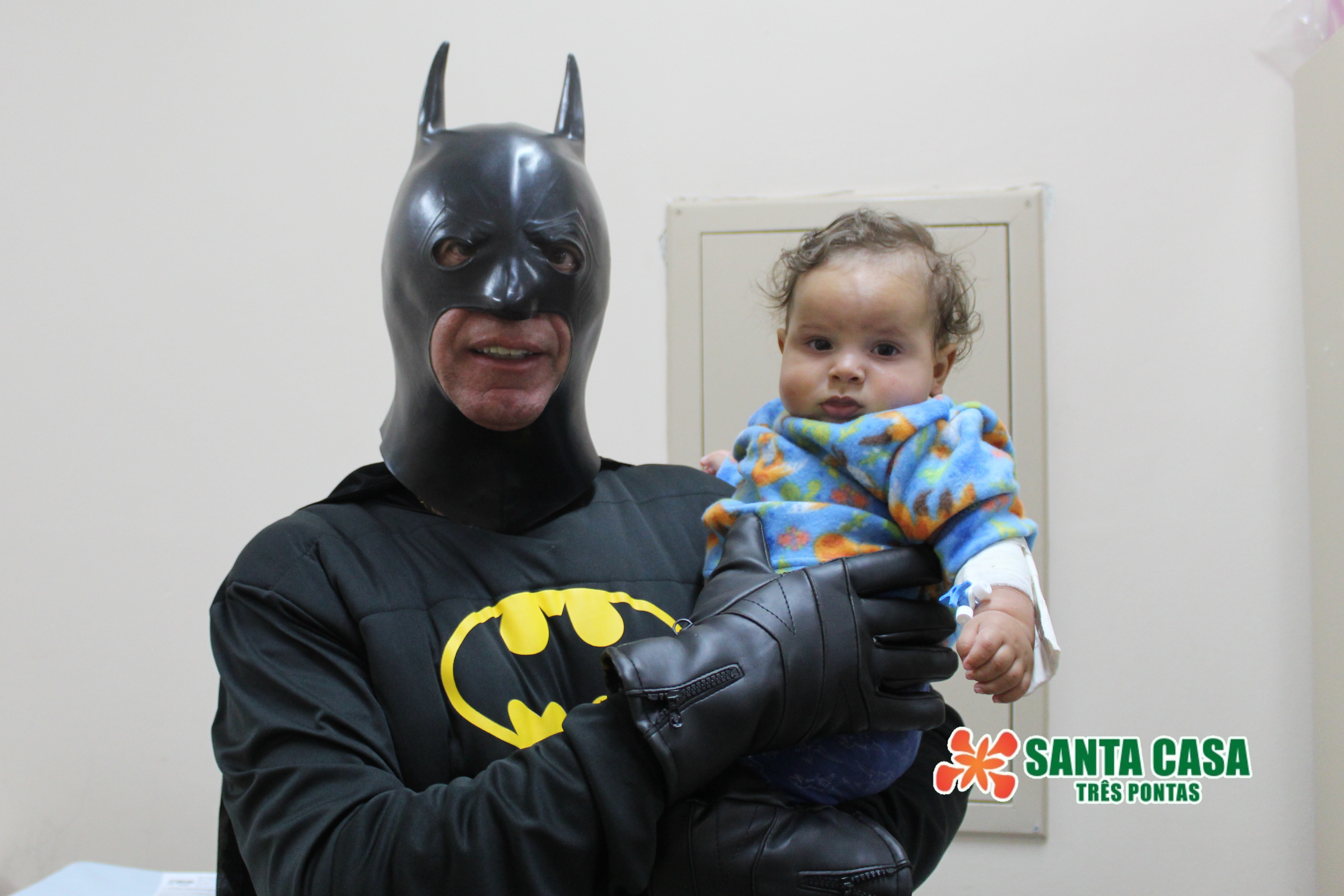 BATMANSANTACASATRESPONTAS